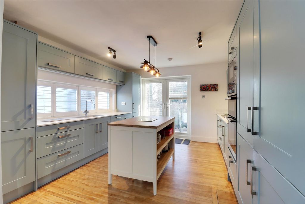 Property photo 2 of 15 Kitchen