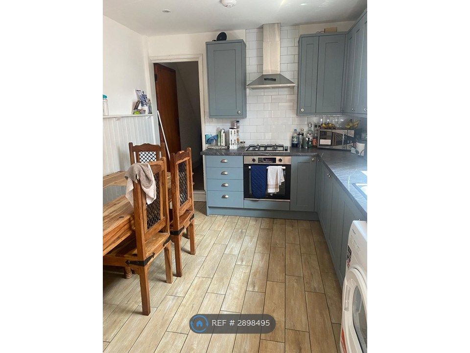 Property photo 1 of 7 Kitchen