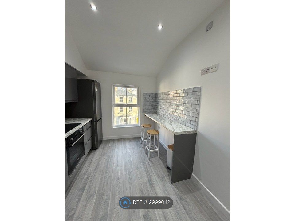 Property photo 2 of 9 Kitchen
