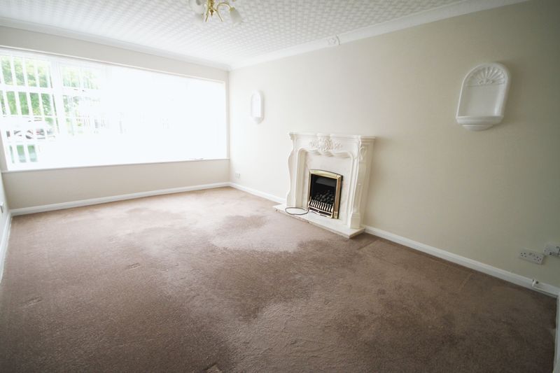 Property photo 3 of 8 Lounge