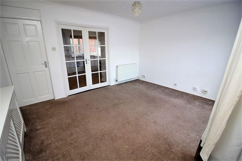 Property photo 3 of 9 Living Room
