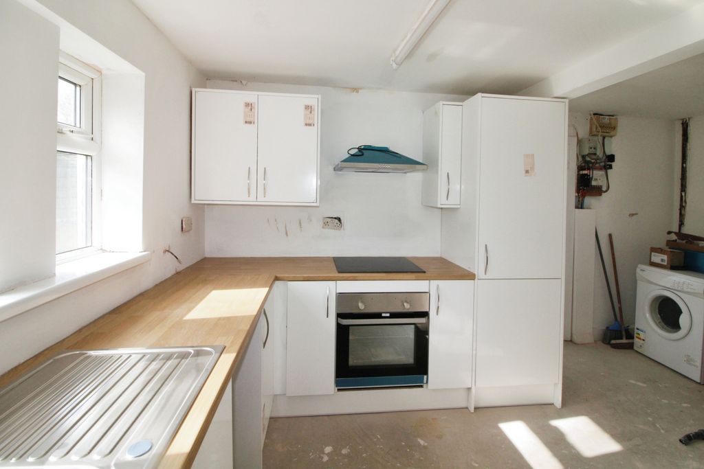 Property photo 2 of 16 Kitchen..Jpg