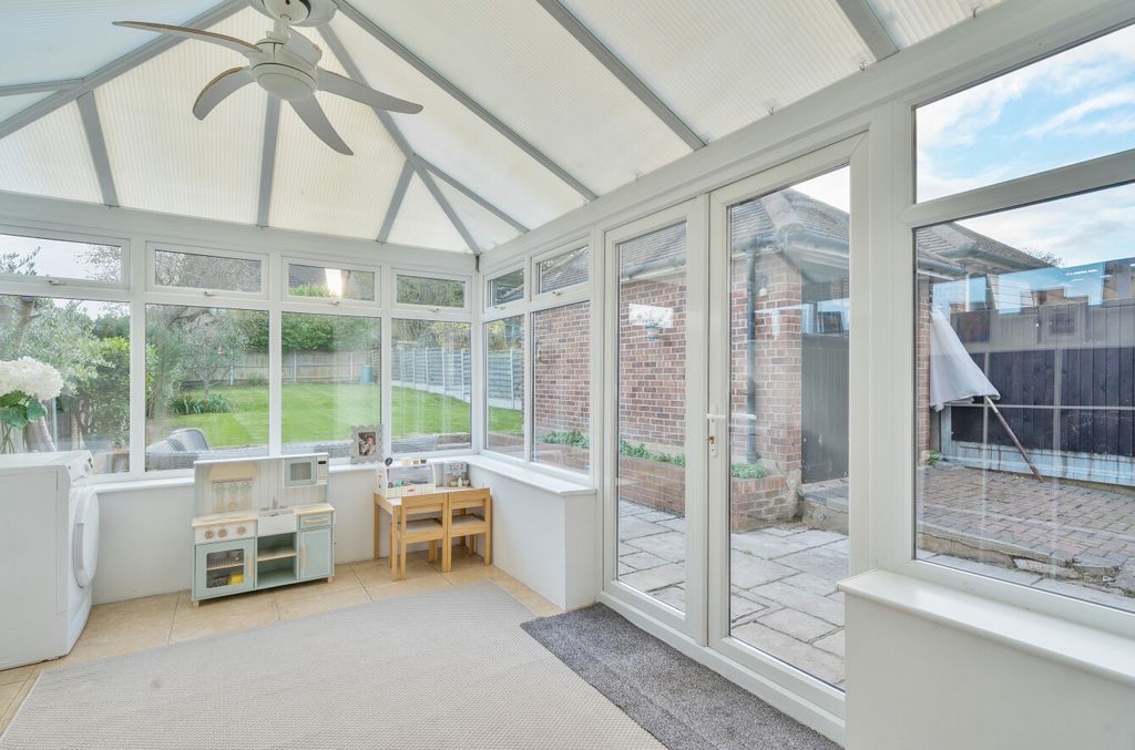 Property photo 3 of 25 1382516-3-691B464...