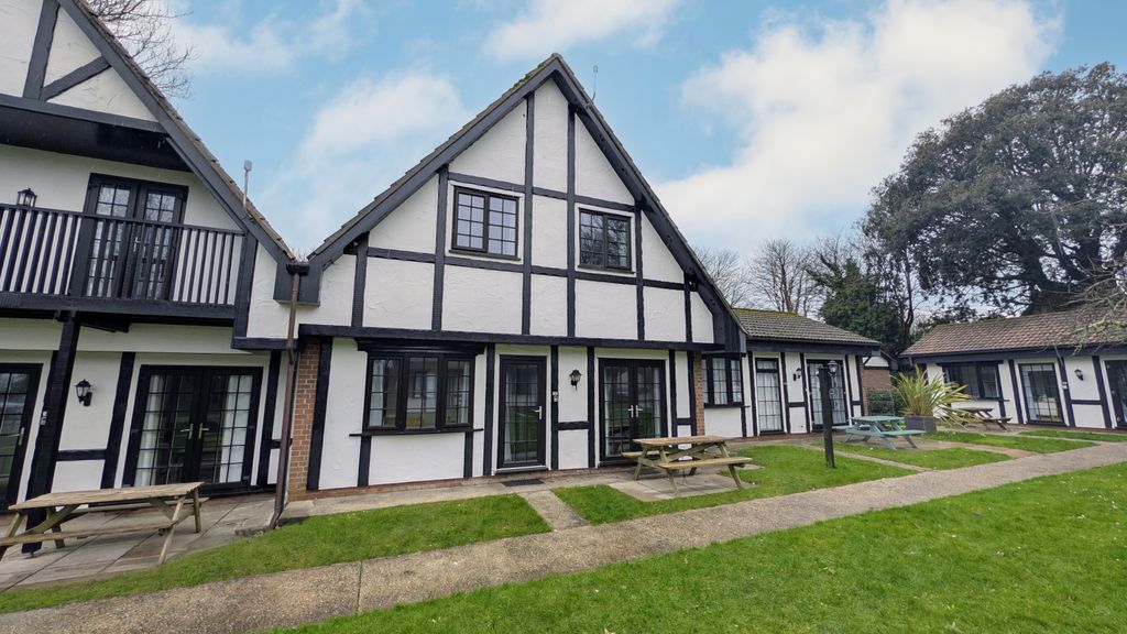 Property photo 1 of 15 3Â Bedroom Mid Terraced House For Sale