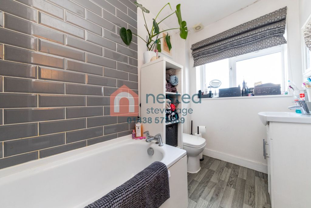 Property photo 3 of 14 Bathroom