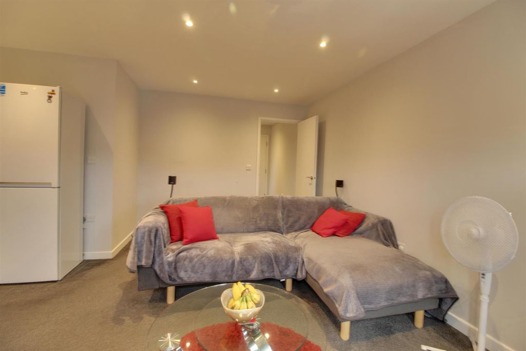 Property photo 3 of 8 Img_9871-Img_9873.Jpg