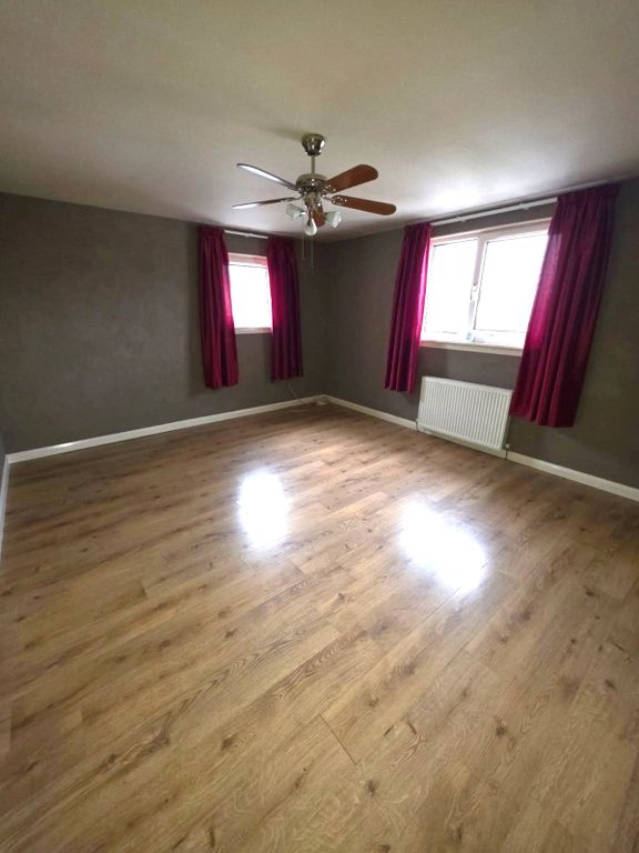 Property photo 2 of 12 Lounge