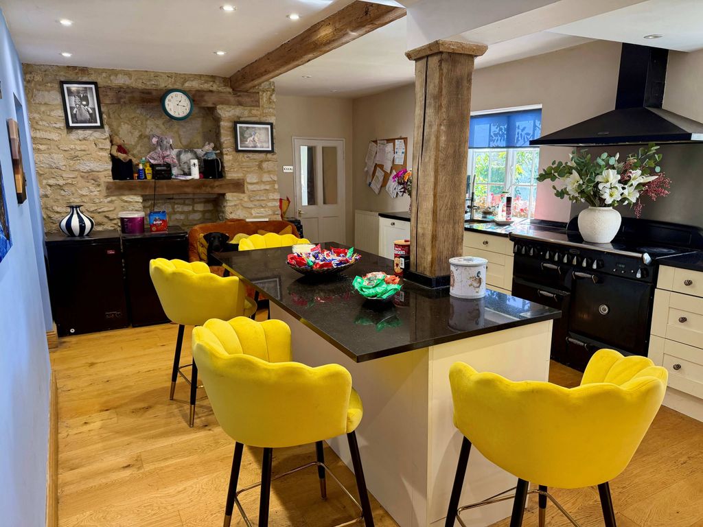 Property photo 2 of 34