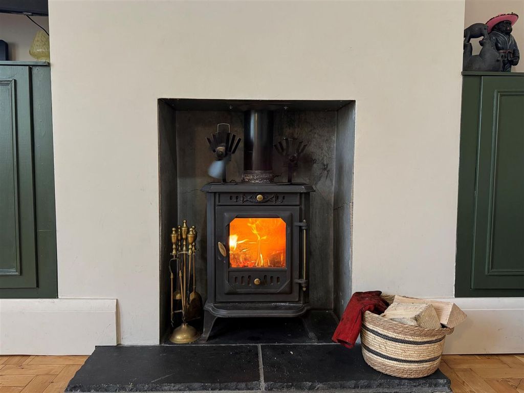 Property photo 2 of 32