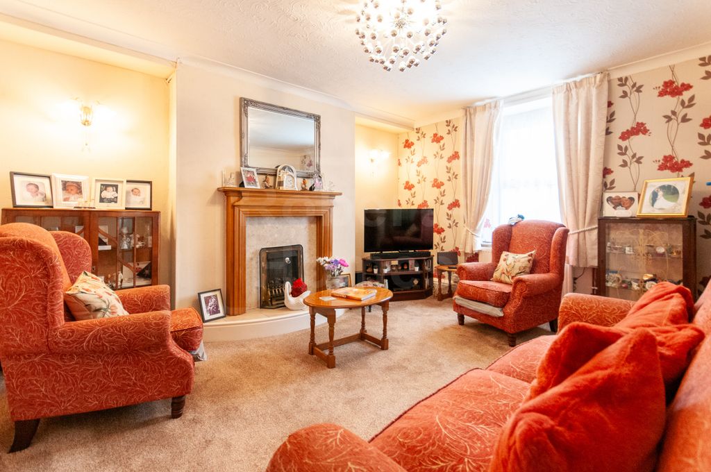 Property photo 2 of 24 Lounge