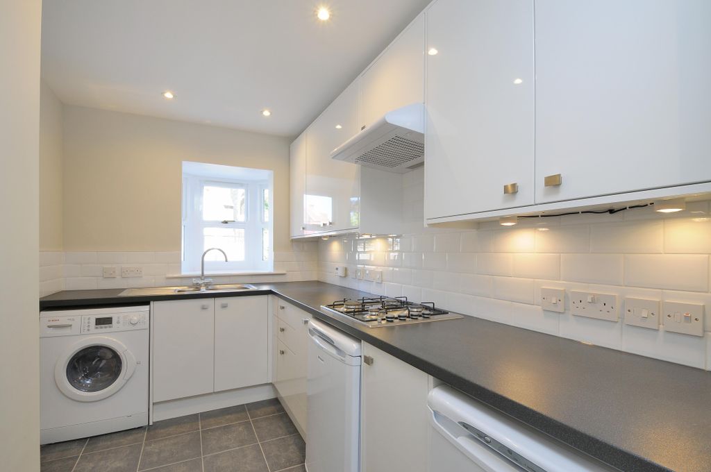 Property photo 3 of 8 Kitchen