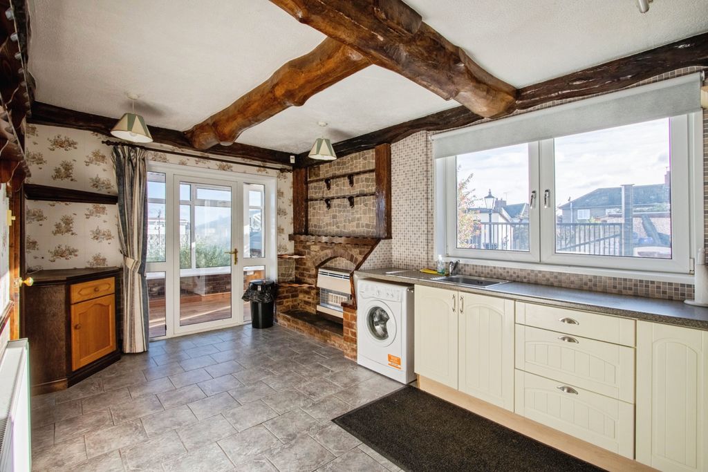 Property photo 3 of 16 Kitchen/Dining Room