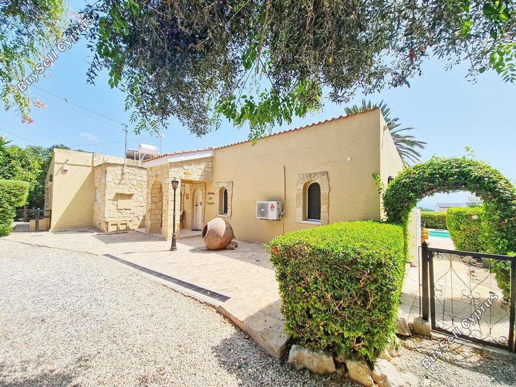 Property photo 2 of 62