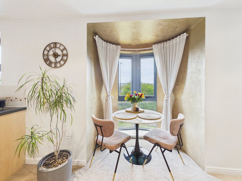 Property photo 2 of 21