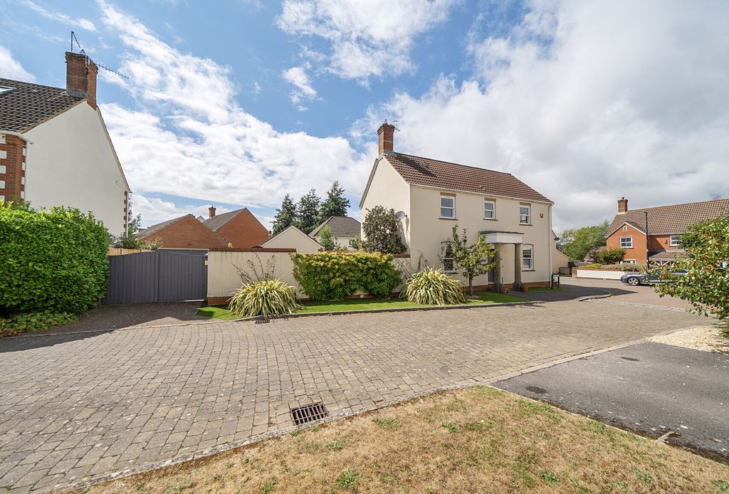 Property photo 1 of 21 5 Head Croft