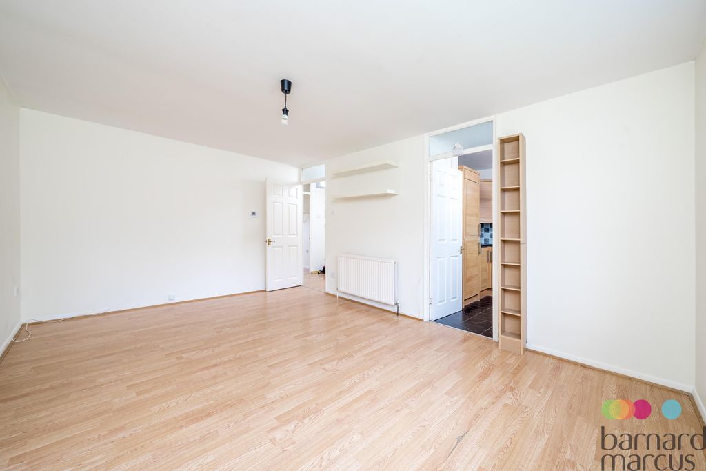 Property photo 1 of 11 Living Room