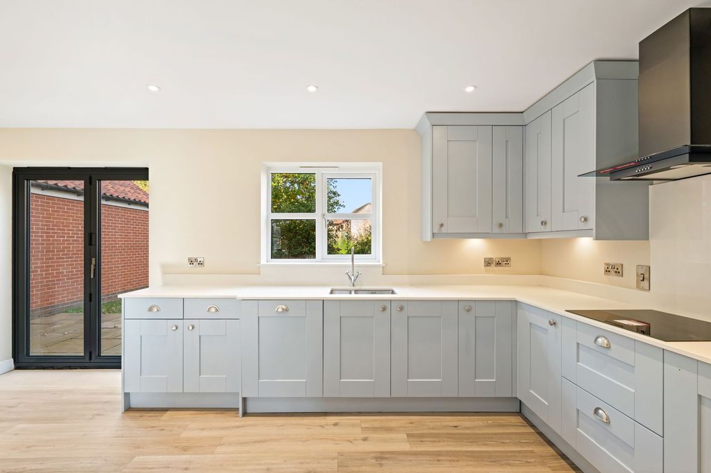 Property photo 3 of 21