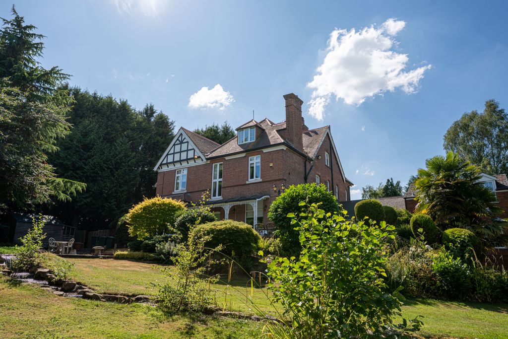 Additional image 23 of 6 bed detached house to rentComberton Road DY10