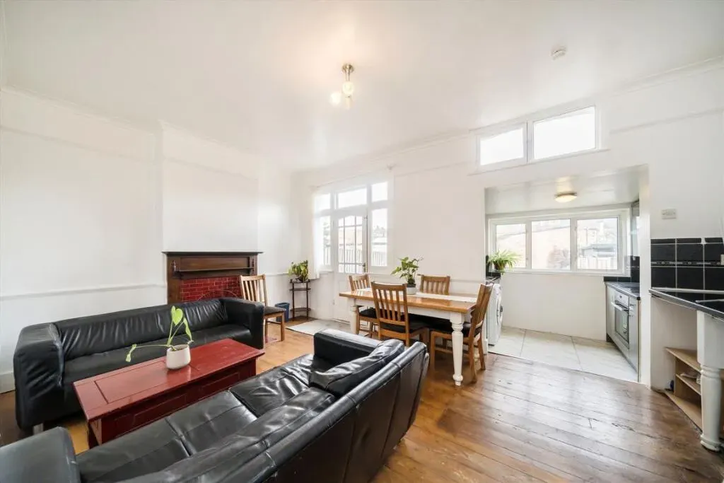 Property photo 3 of 11