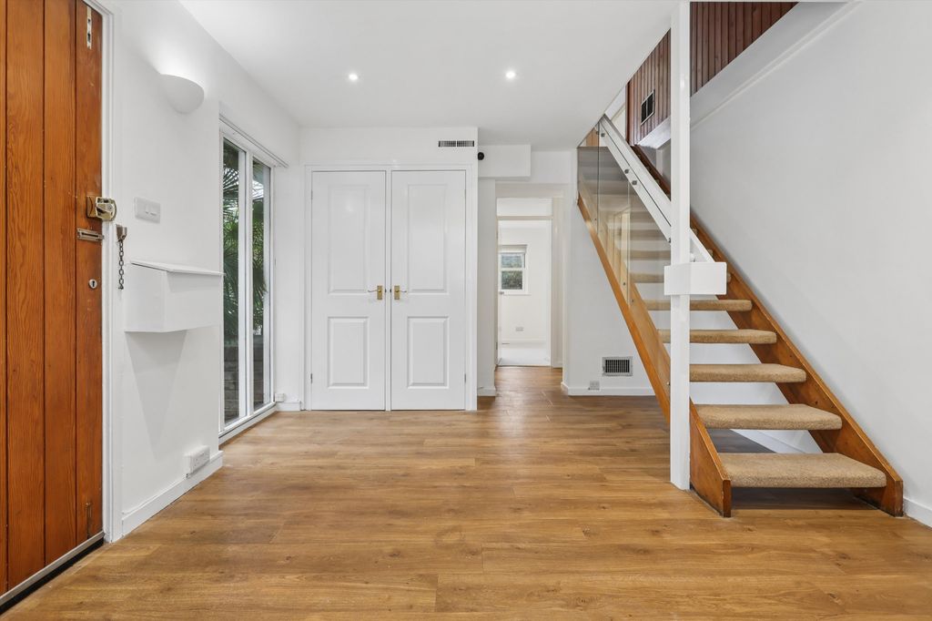 Property photo 2 of 14 Image