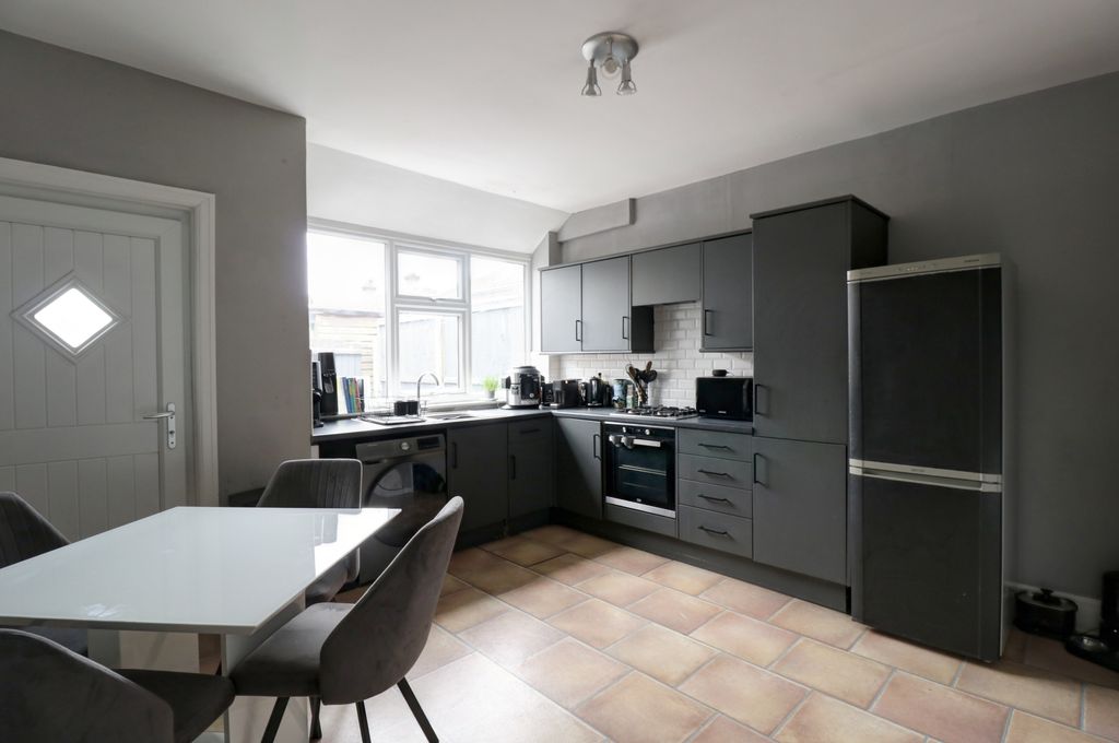 Property photo 2 of 19 Kitchen Diner 1.2