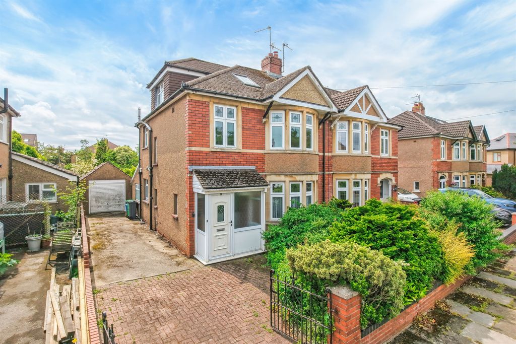 Property photo 1 of 31