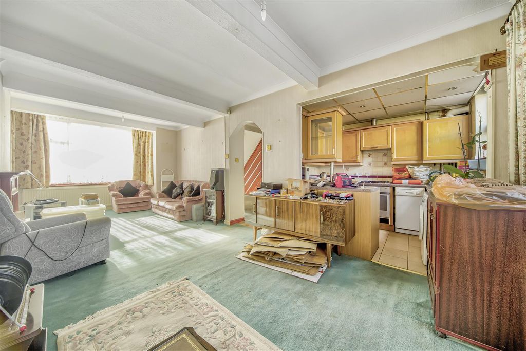 Property photo 3 of 12 Eden_Harper_Woodmansterne_Rd_Sw16_14.Jpg