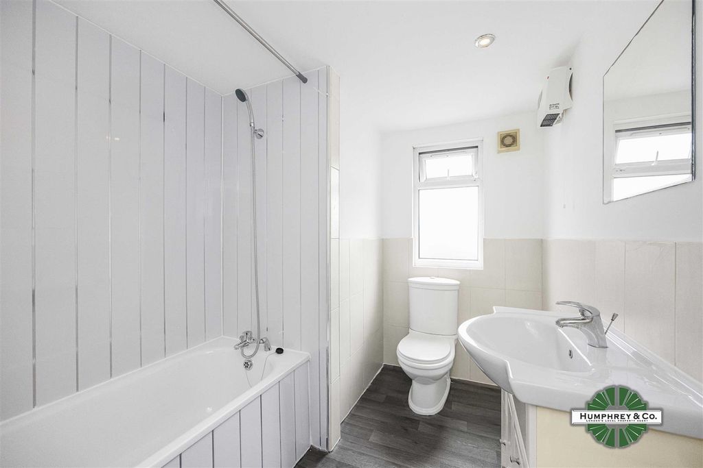 Property photo 2 of 25 93 Grove Green Road -020.Jpg