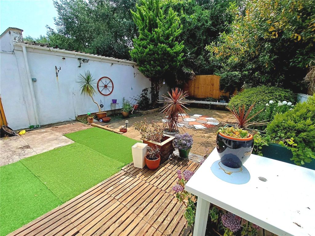 Property photo 2 of 12 Picture No. 20