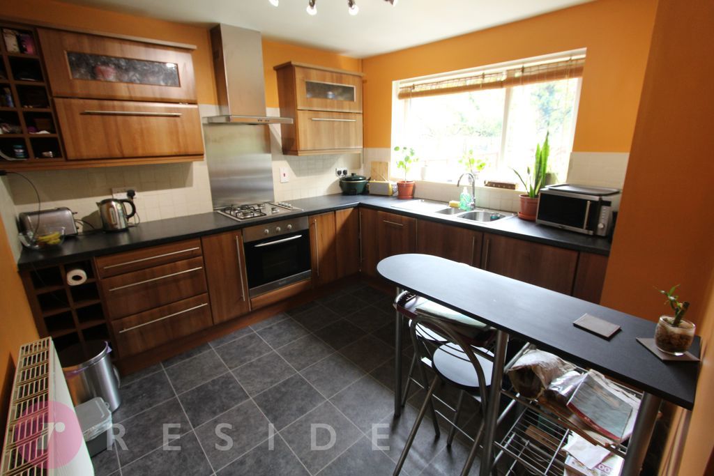 Property photo 3 of 8 Kitchen