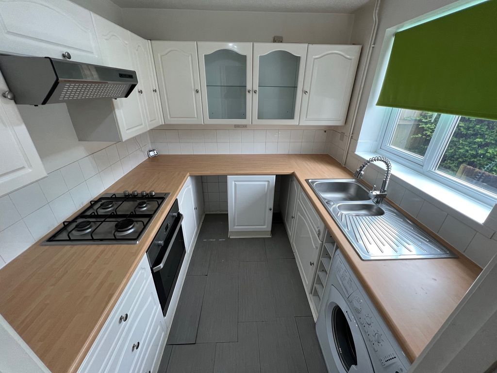 Property photo 2 of 9 Kitchen