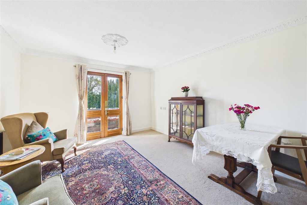 Property photo 1 of 11 Living Room 4.Jpg