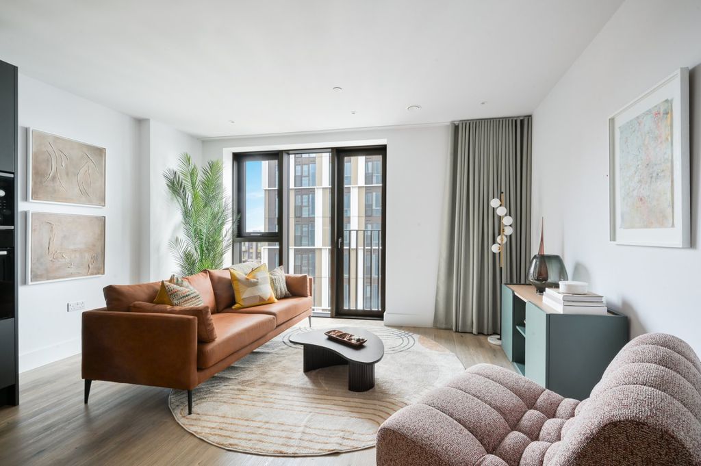 Property photo 1 of 24