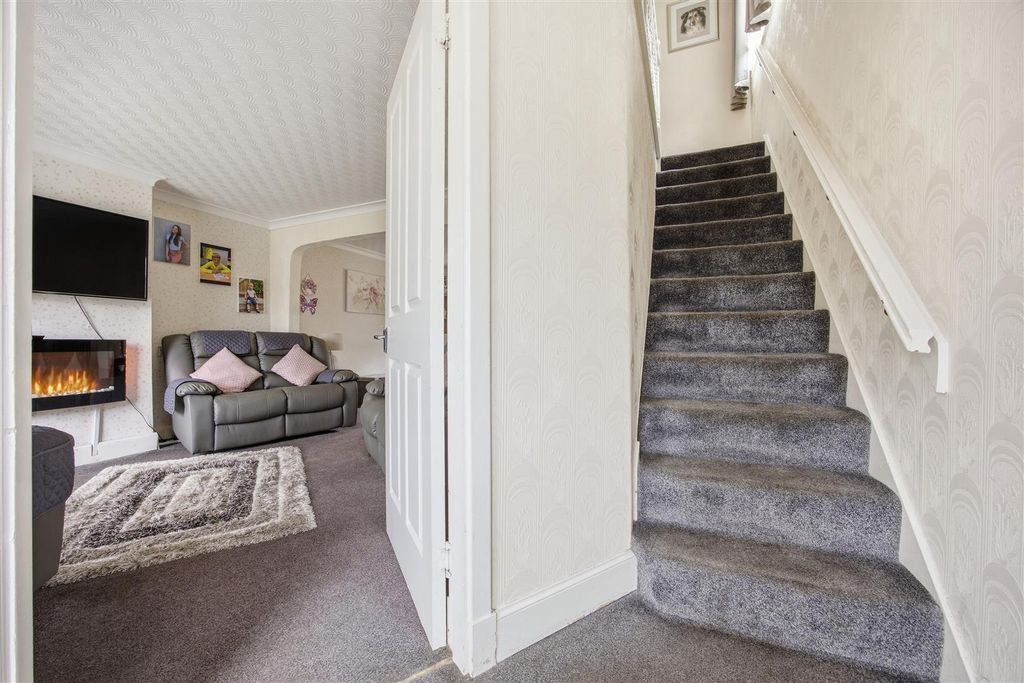 Property photo 2 of 16 05-56_Merkland_Drive_Kirkintilloch_005.Jpg