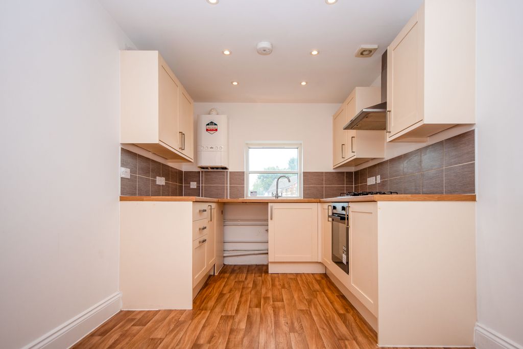 Property photo 3 of 9 Kitchen