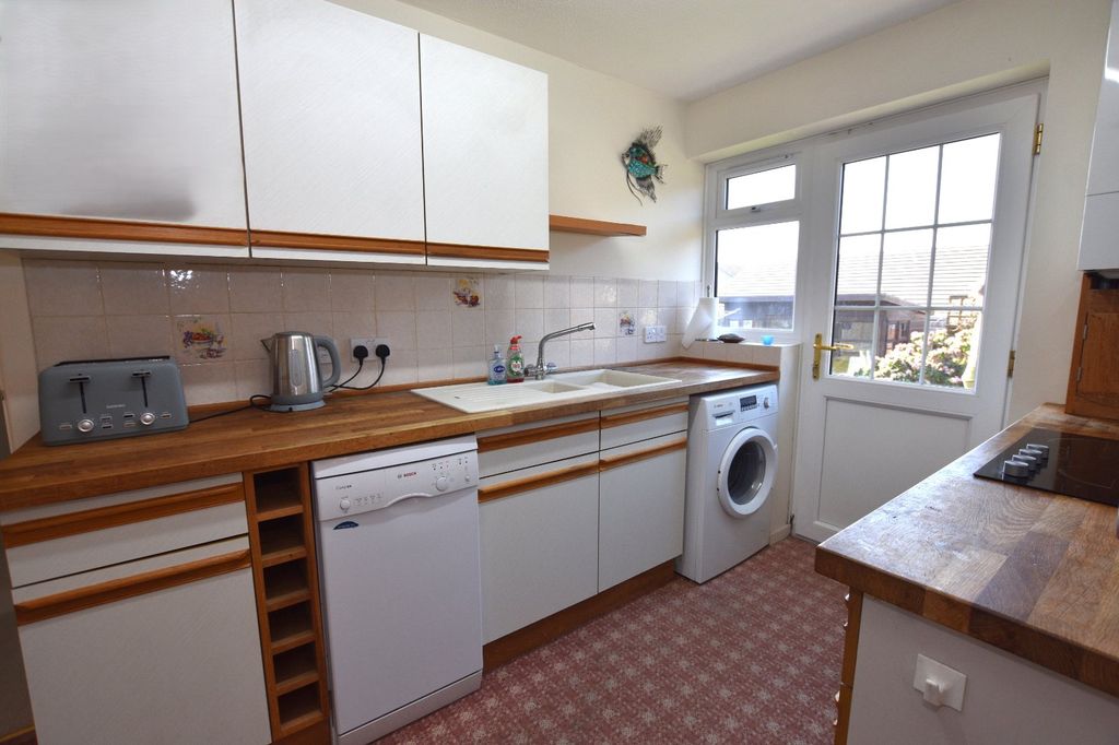 Property photo 3 of 13 Kitchen