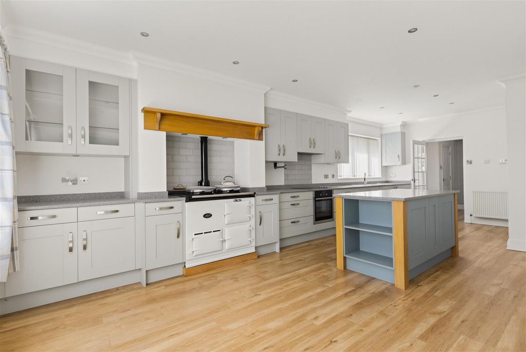 Property photo 2 of 21 Kitchen
