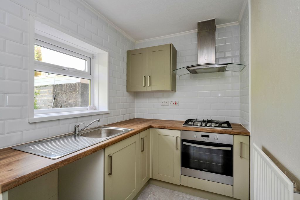 Property photo 3 of 28