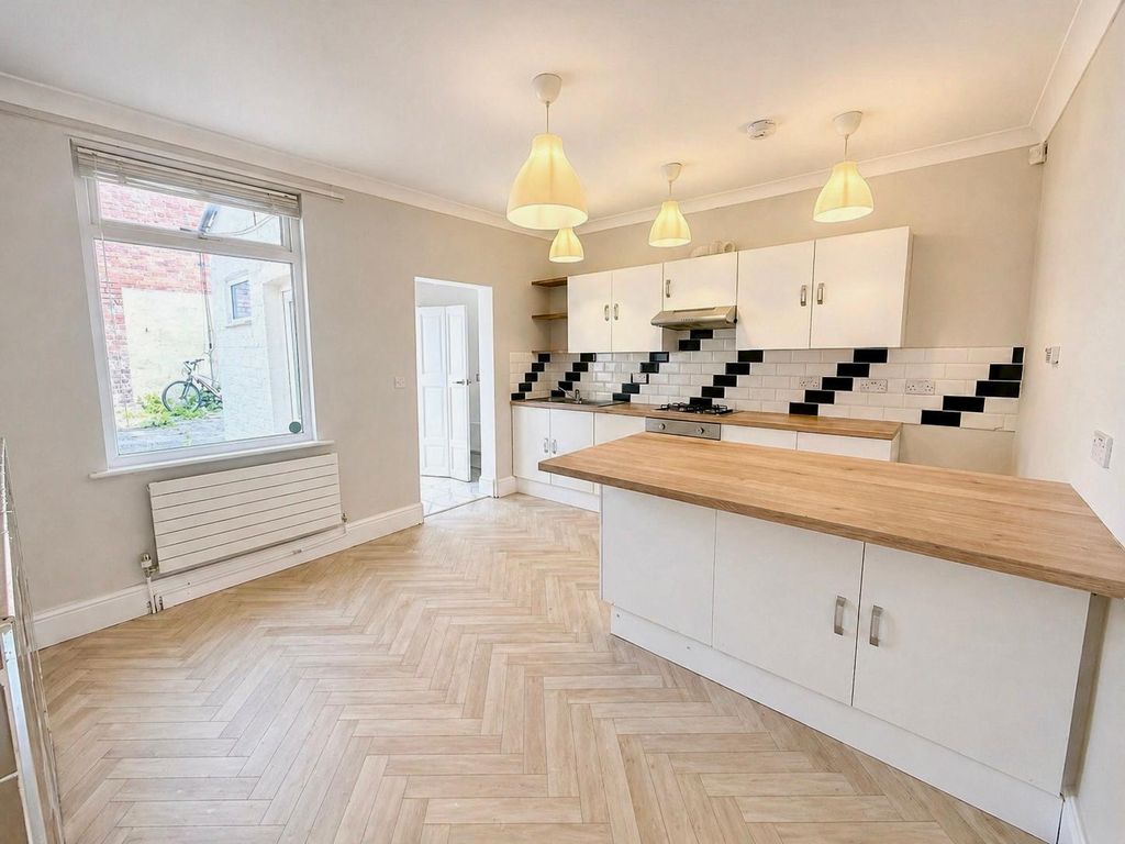 Property photo 1 of 13 Spacious Three-Bedroom Terraced House Is Available For Rent On Fryergate!