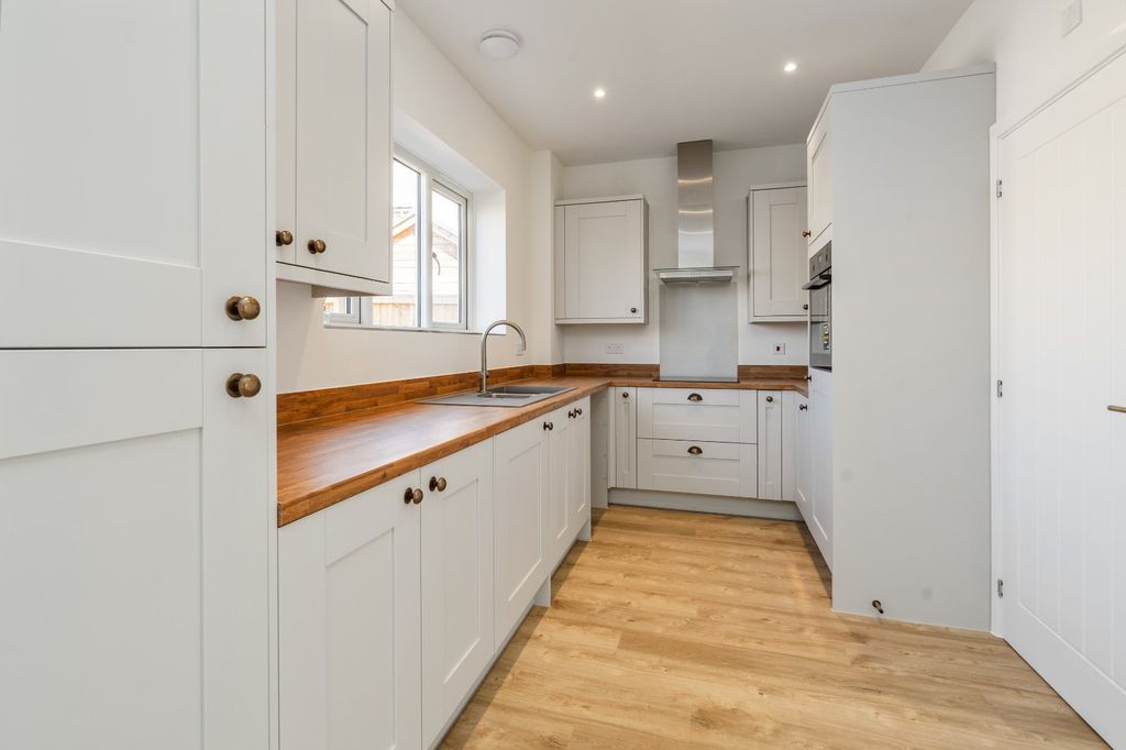 Property photo 2 of 15 Picture No. 04