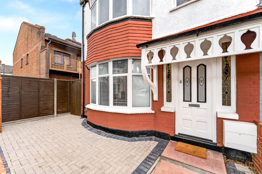 Property photo 1 of 33