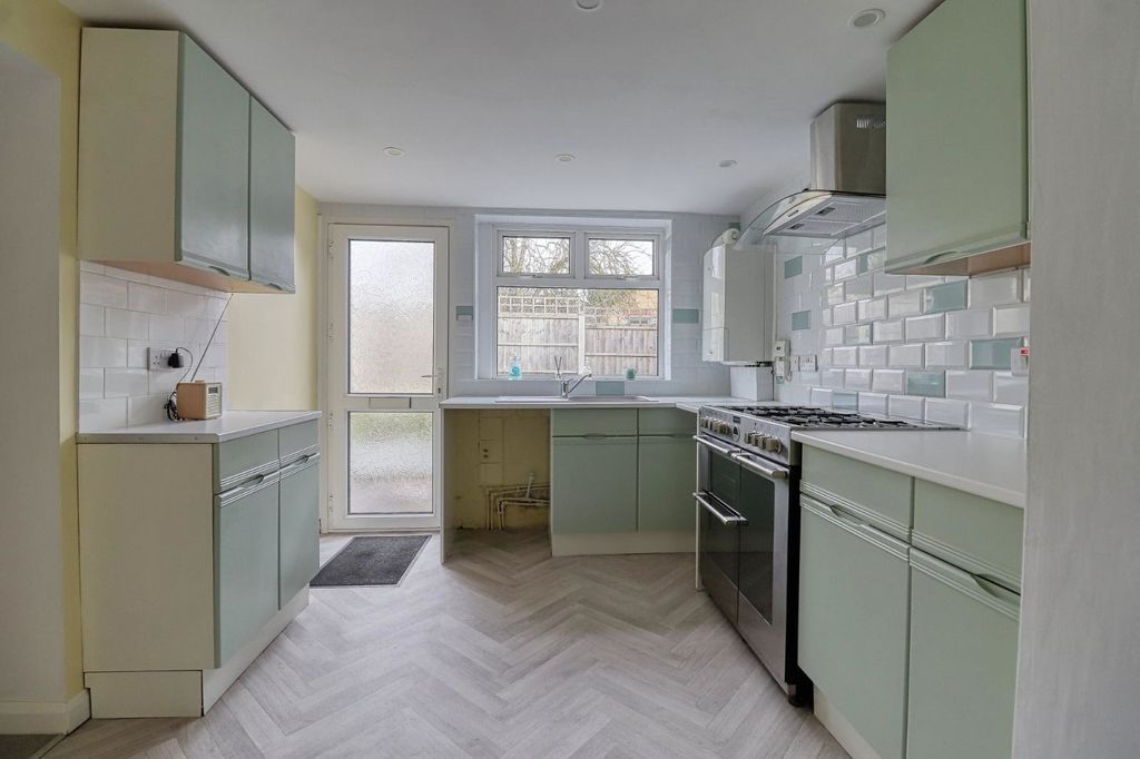 Property photo 3 of 17 Kitchen