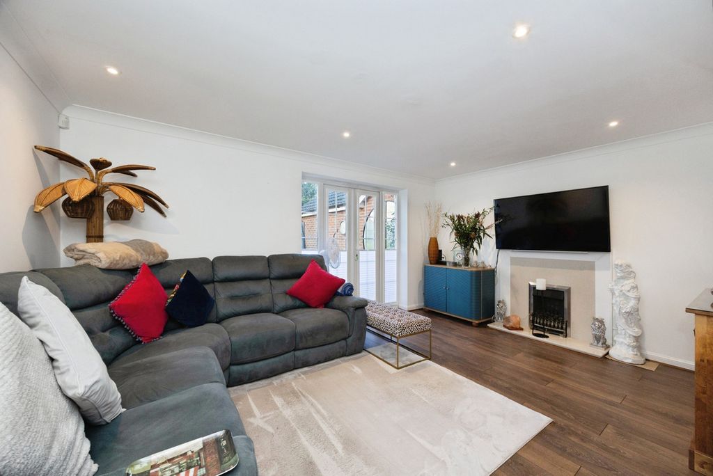 Property photo 2 of 20