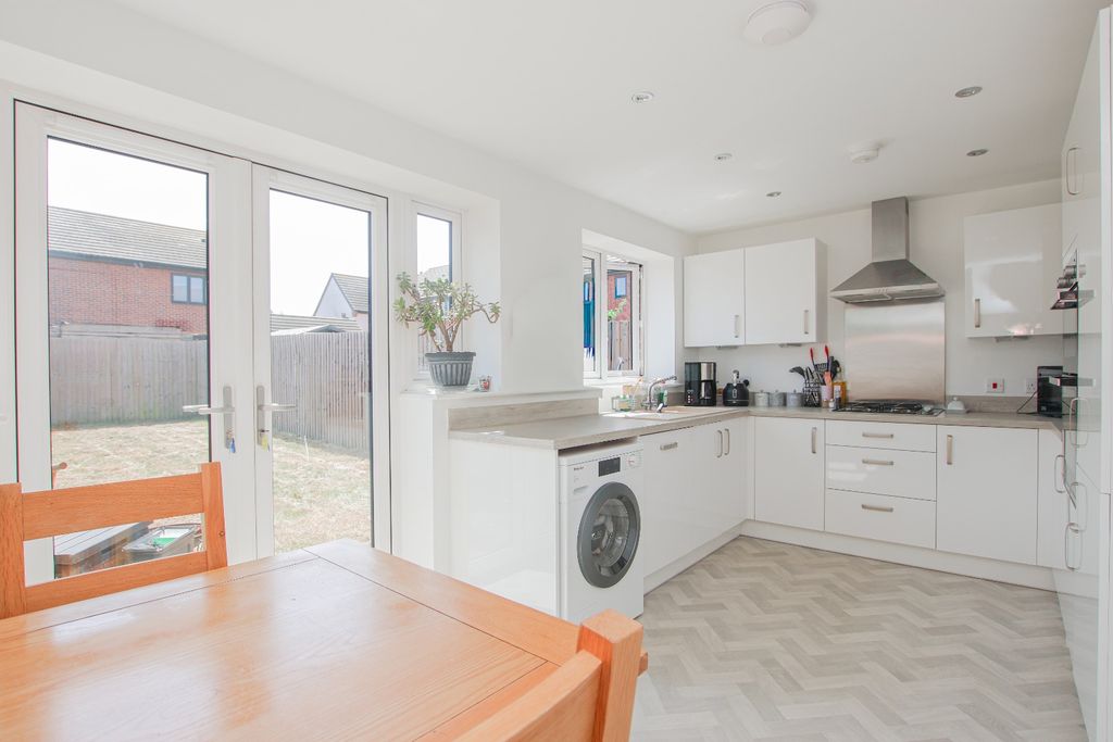 Property photo 2 of 22 4950593