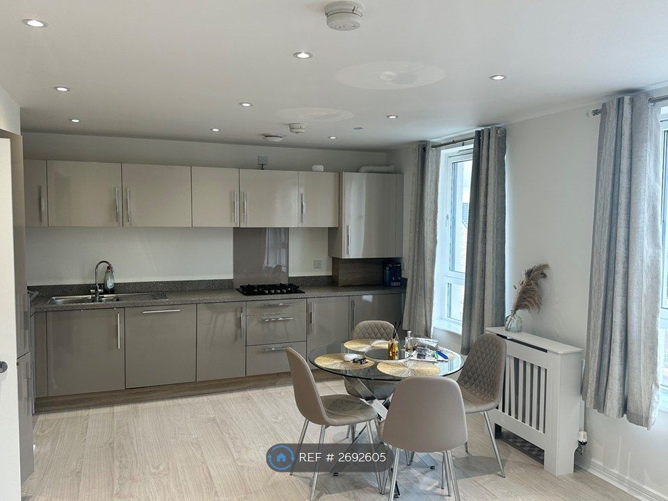 Property photo 1 of 21 Kitchen/Lounge