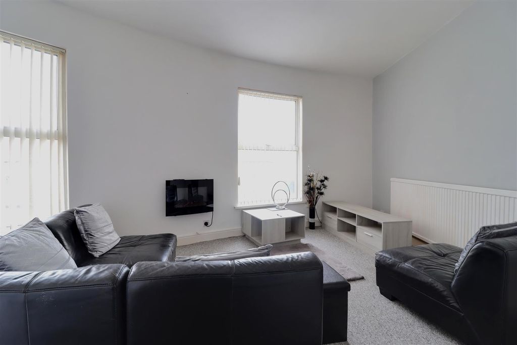 Property photo 2 of 6 Img_1868-Img_1870.Jpg