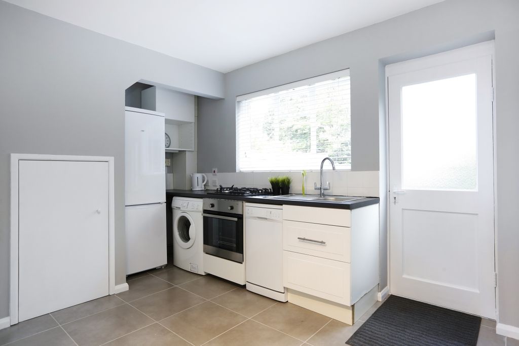 Property photo 3 of 9 Kitchen