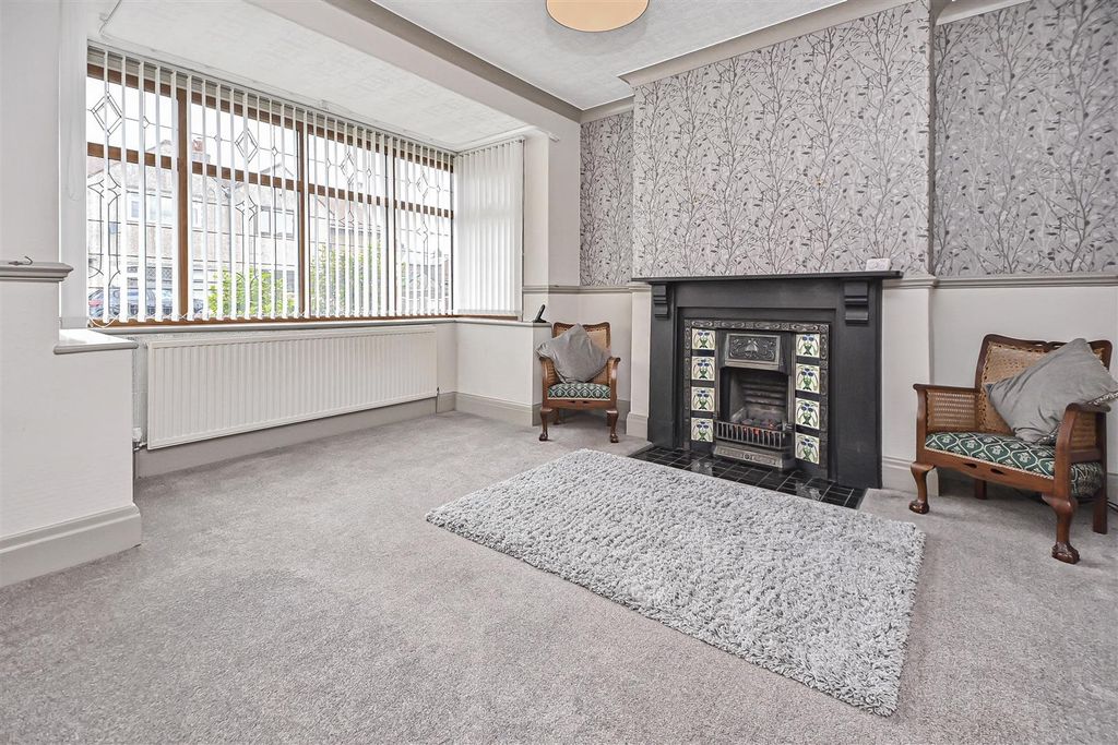 Property photo 3 of 33 6 Breaston Avenue Lounge (2).Jpg