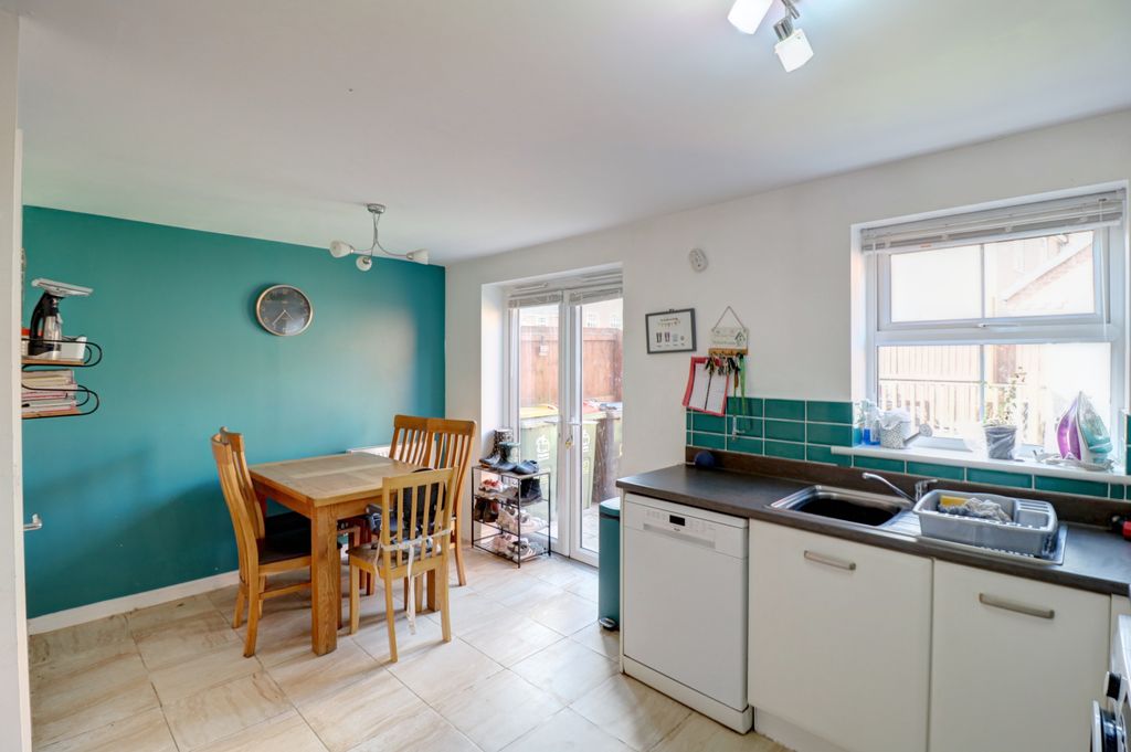 Property photo 3 of 17 Kitchen 1.3