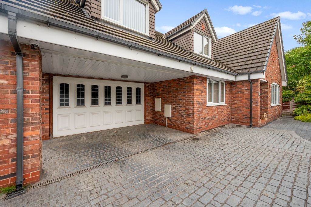 Property photo 2 of 48